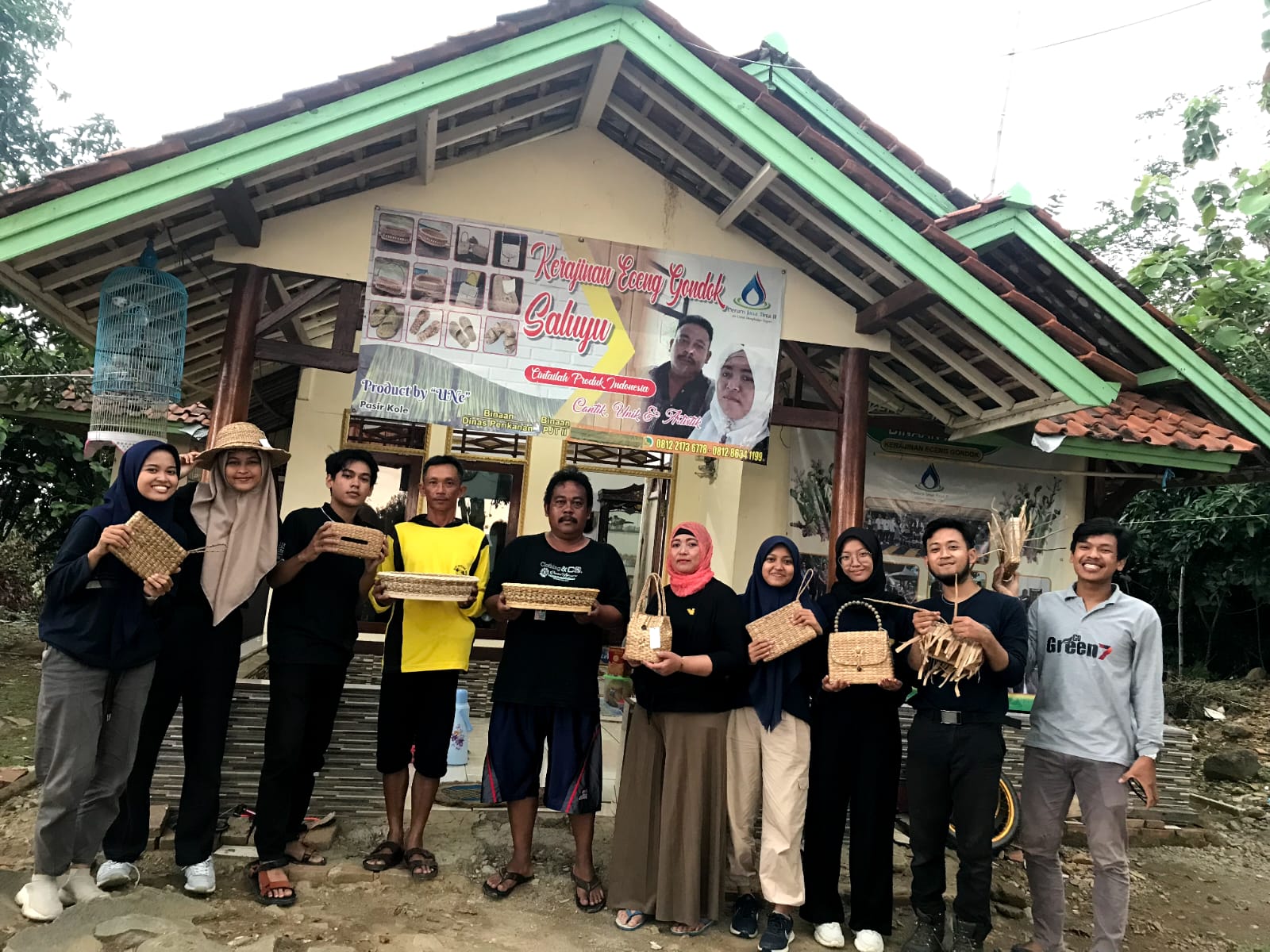 Ruang Belajar Interaktif Kelompok Pengrajin Eceng Gondok Saluyu Desa Kutamanah